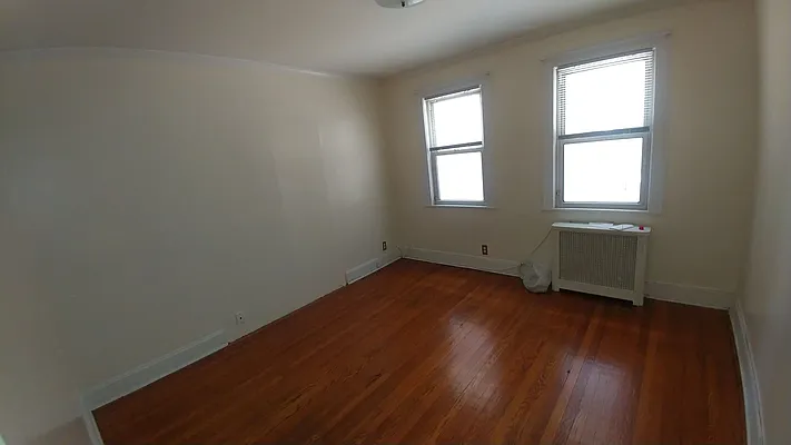 Rented by Halvatzis Realty | media 2