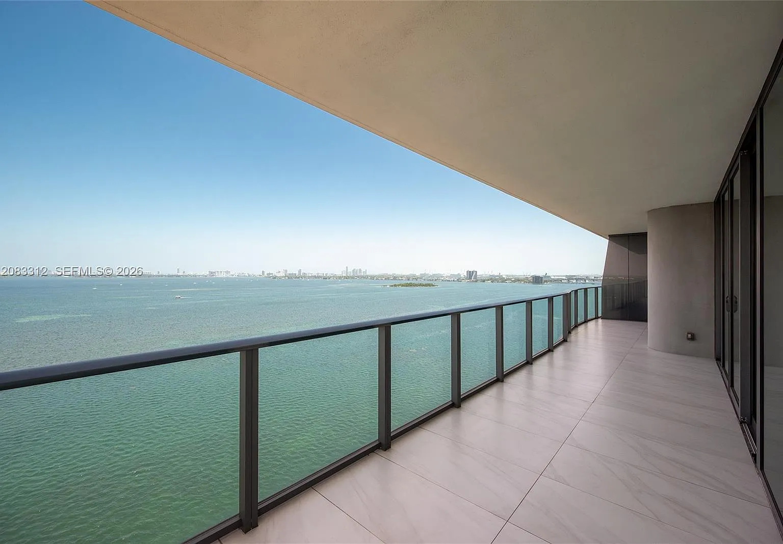 One Paraiso Condo — Photo 3
