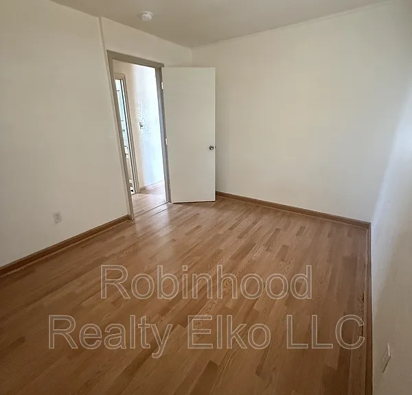 1235 Avenue G — Photo 9
