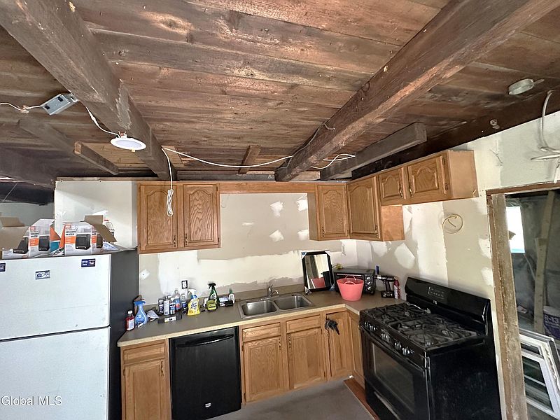 3rd image of 814 River Road