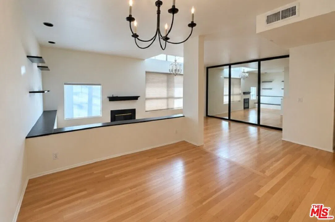 2 bed, 3.0 bath, 1282 sqft, $4,950 — Photo 4