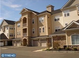 4 Falcon Dr APT 304, Holland, PA 18966