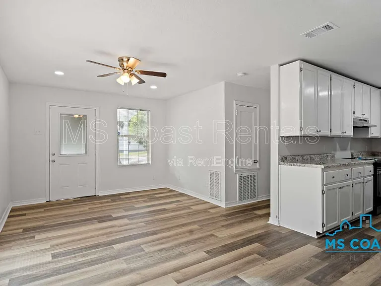 340 Hiller Dr — Photo 5