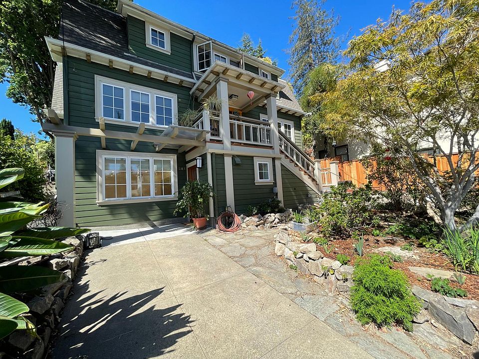 581 Walavista is the lower unit