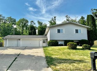 70 36th Ave SW, Cedar Rapids, IA 52404