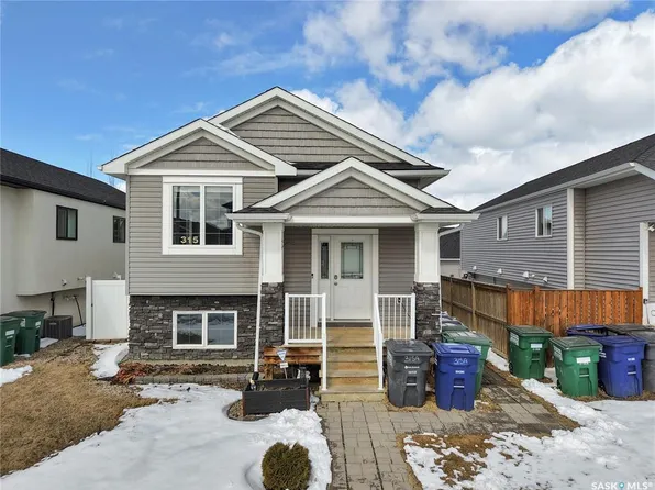 315 Rosewood BOULEVARD W, Saskatoon, SK S7V 0G8