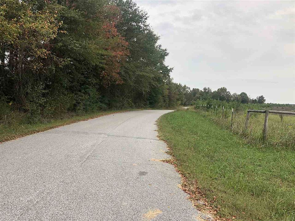 2nd image of Moores Farm Rd