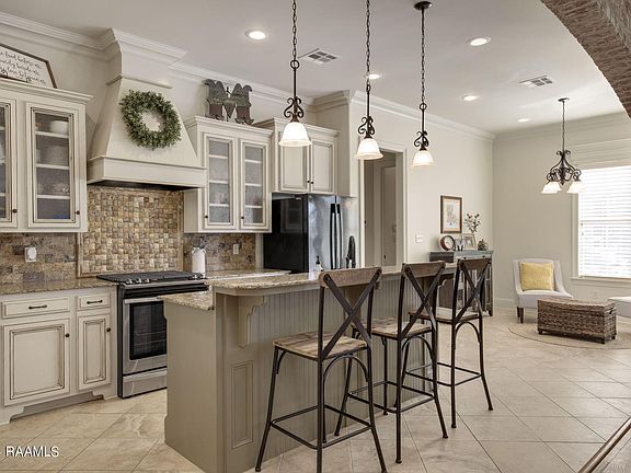 3rd image of 112 La Villa Cir