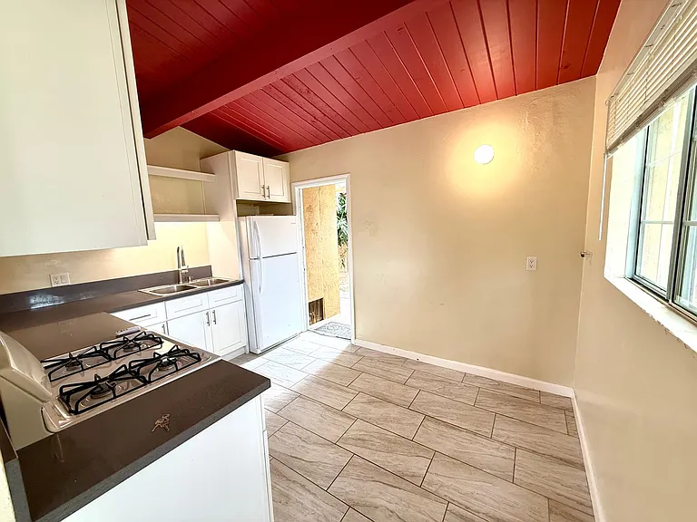 4901 Frink Ave — Photo 11