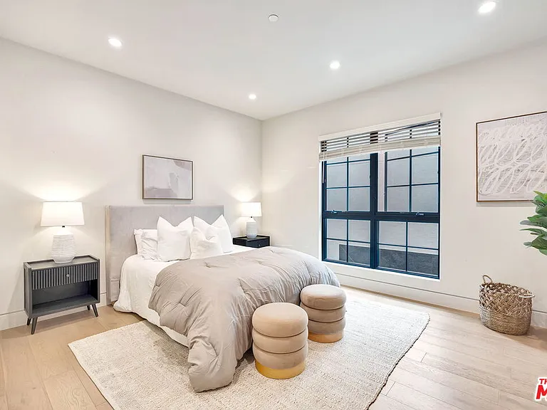 652 Huntley Dr #102 — Photo 32