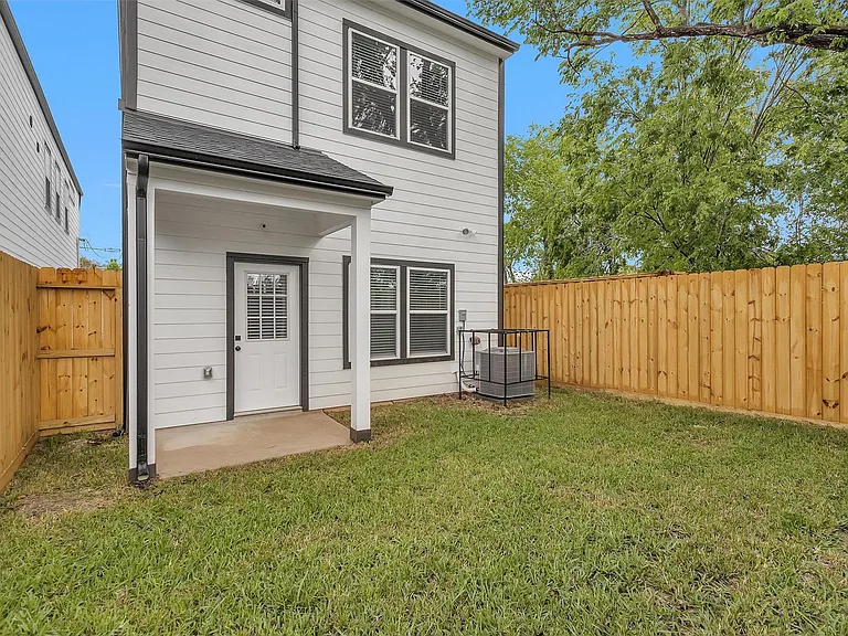 6918 Dumble St #B — Photo 29