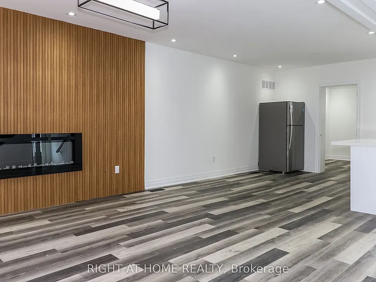 35 Toronto St — Photo 4