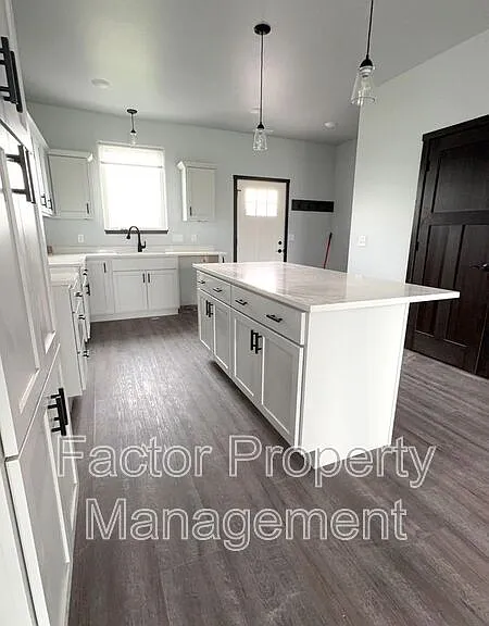 3108 Noble Dr — Photo 4