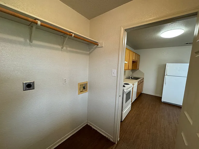 3301 Barcelona Dr — Photo 10