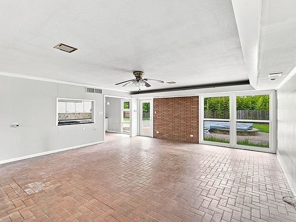 5th image of 1444 Oaklawn Dr