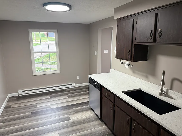 35 Sunnycrest Dr — Photo 4