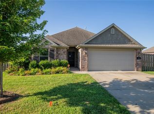 200 Sullivans Way, Bentonville, AR 72719