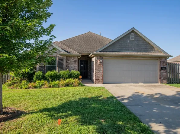 200 Sullivans Way, Bentonville, AR 72719