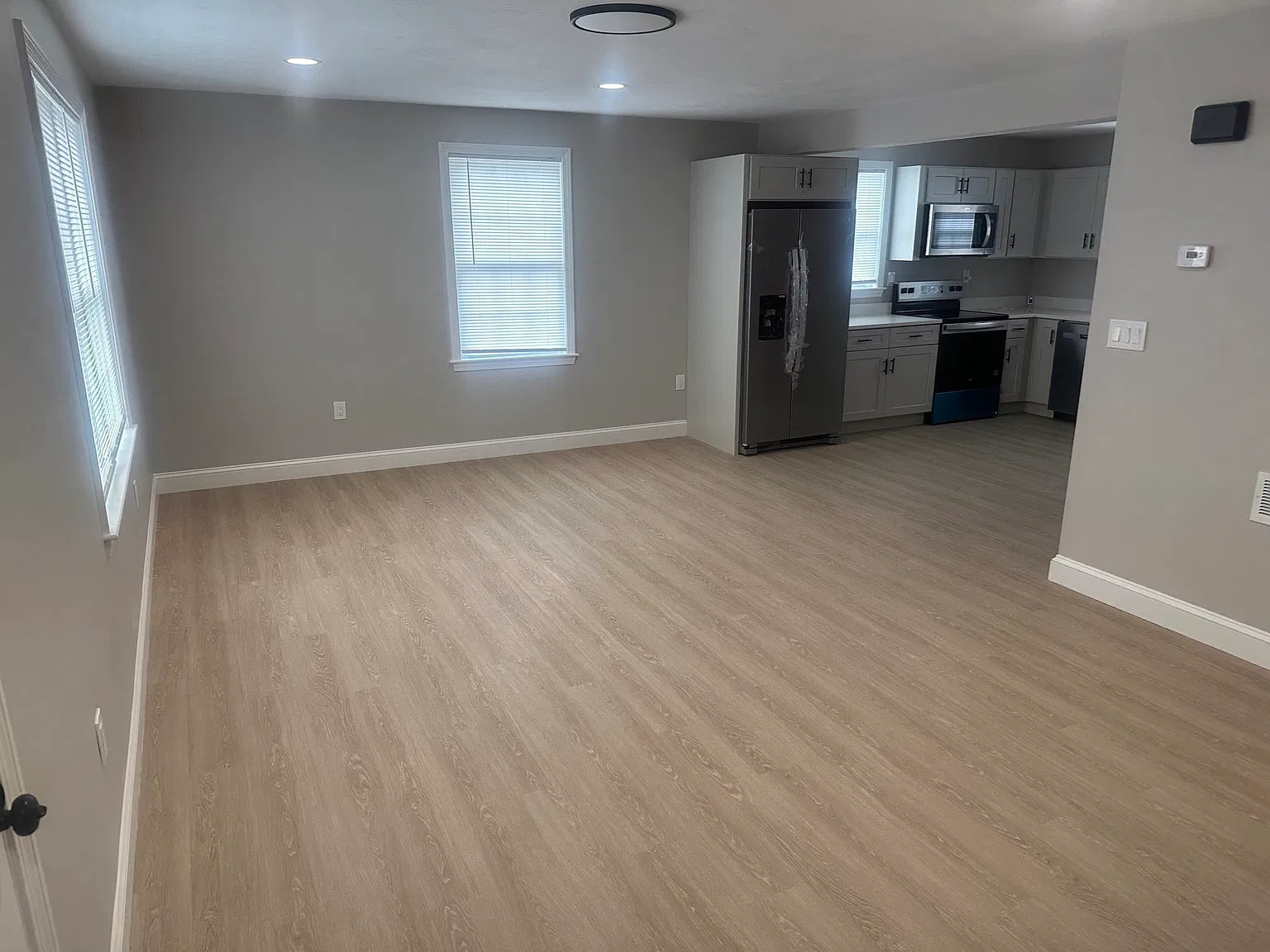 3 bed, 3.0 bath, 1250 sqft, $3,000 — Photo 4