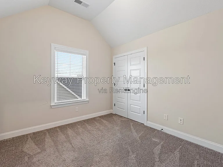 904 Sandpiper Xing — Photo 20