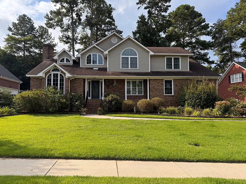 1211 Shadow Ridge Dr SE