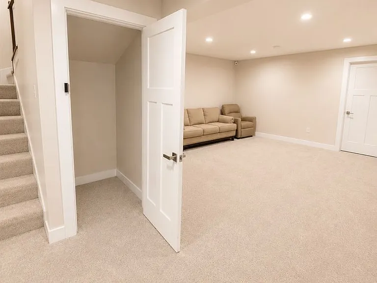 805 Llanelli Dr — Photo 45