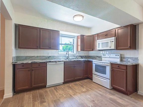 5th image of 4409 Jenny Ln