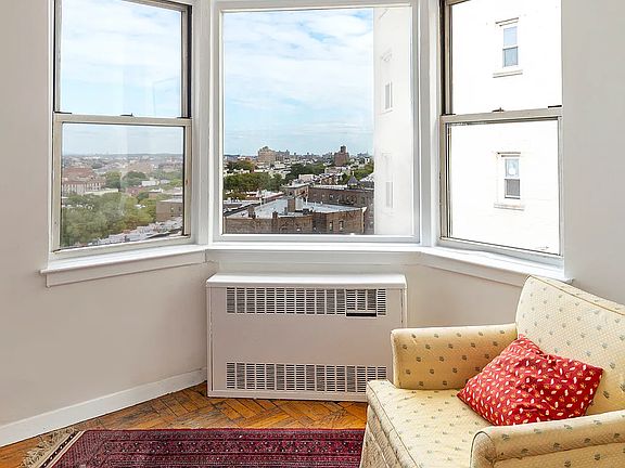5th image of 34 Plaza St E APT 1202
