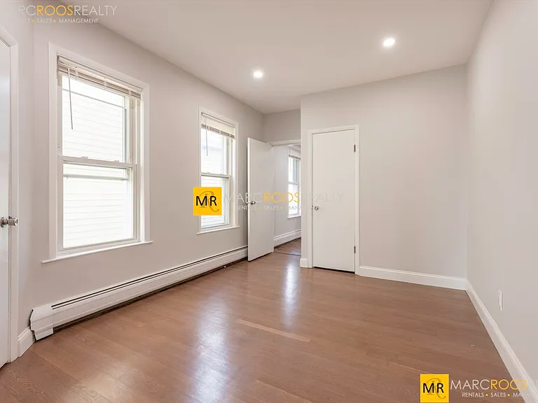 106 Byron St #1 — Photo 9