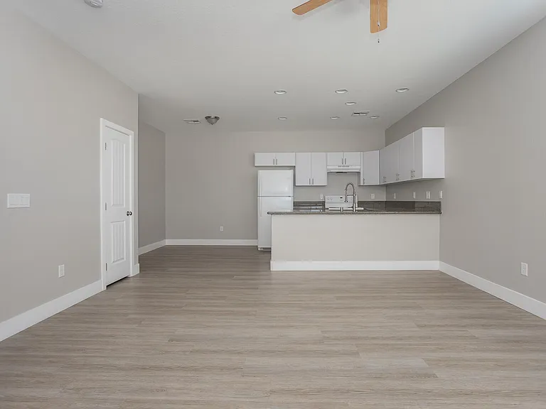 1561 S Dandelion St #1 — Photo 2