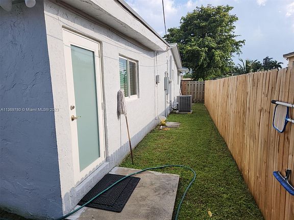 4th image of 215 NE 160th St