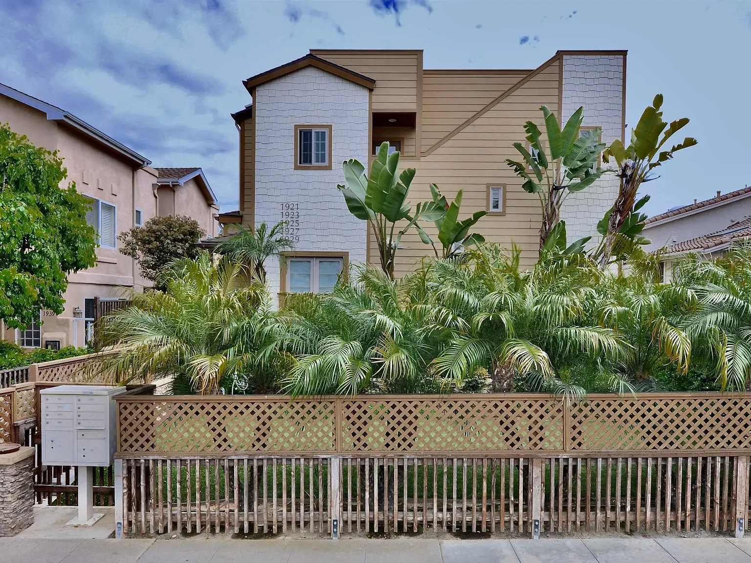 3 bed, 3.0 bath, 1450 sqft, $6,500 — Photo 2