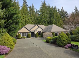 564 Hazelwood Pl, Qualicum Beach, BC V9K1A1
