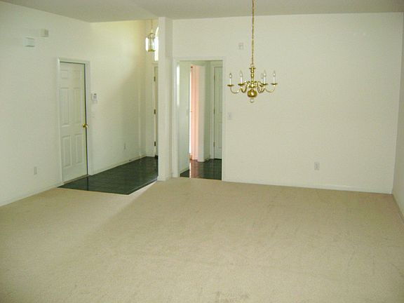 3rd image of 810 Shelton Ct