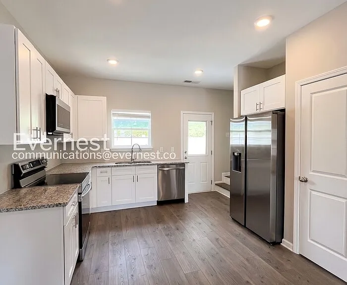 204 Tara Ct — Photo 4