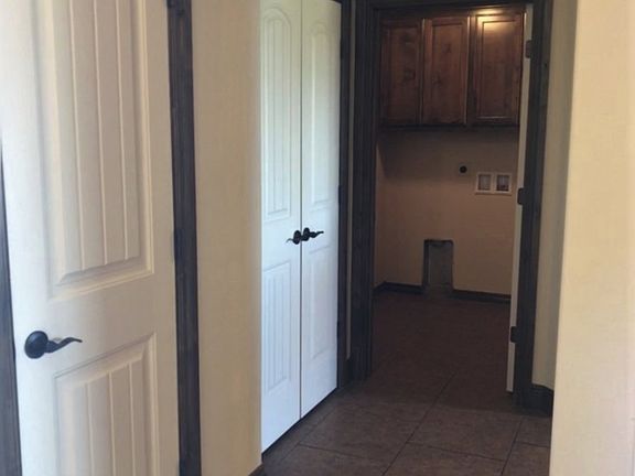 3rd image of 1520 NE Stonehouse Dr