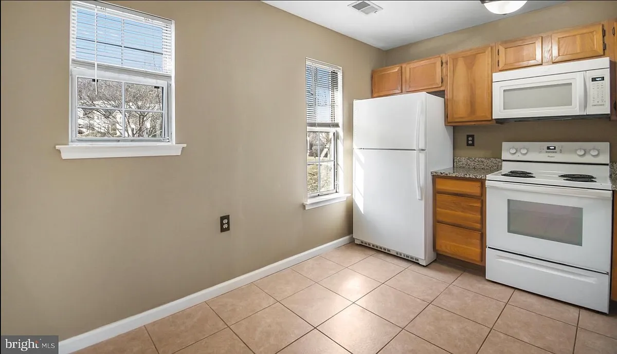 Building Photo - 411 Derry Dr #411