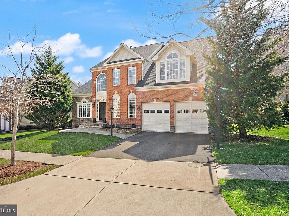 1st image of 43941 Riverpoint Dr