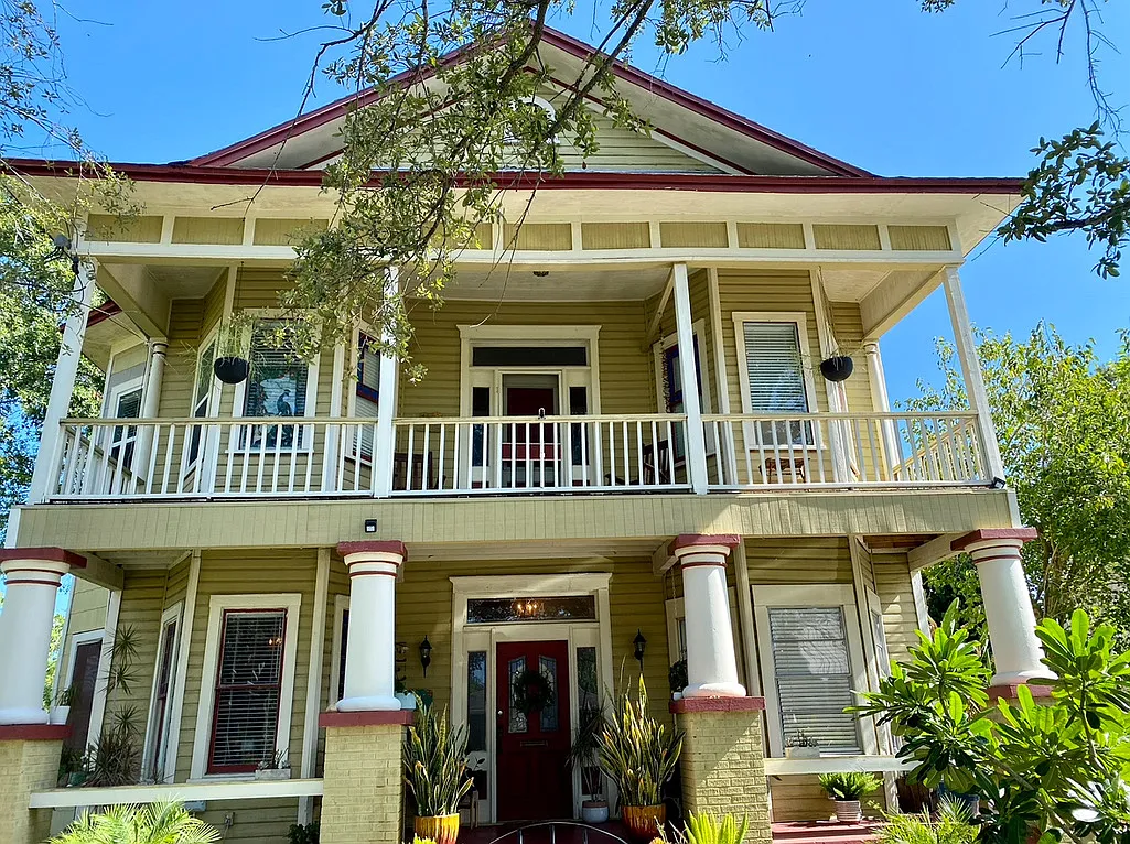 4 bed, 2050 sqft, $3,300 — Photo 2