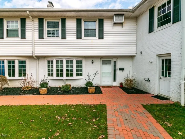 7 Meadowlawn Dr Unit 20, Mentor, OH 44060