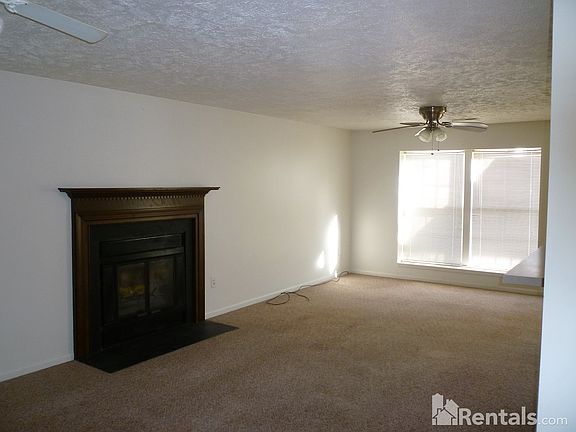 3rd image of 4610 Halleys Cir