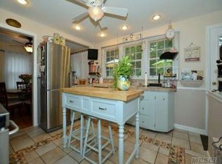 2A Walnut Pl, Huntington, NY 11743