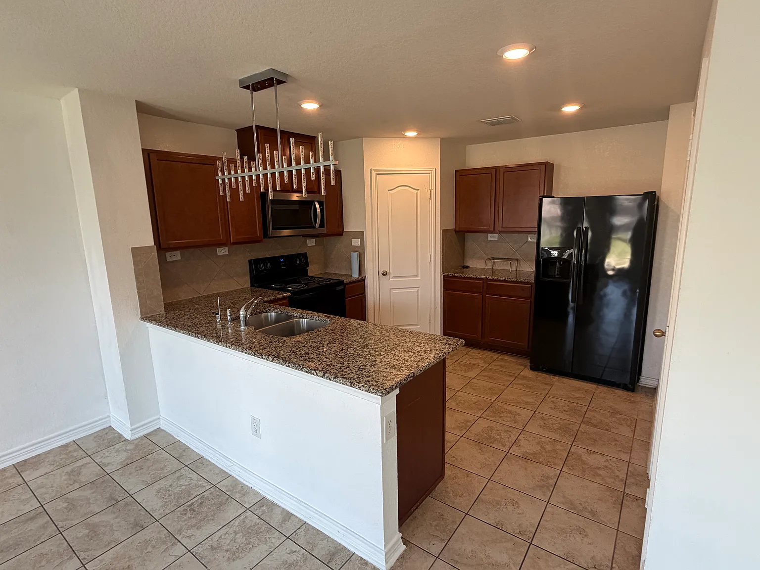 3 bed, 2.5 bath, 1772 sqft, $1,750 — Photo 2