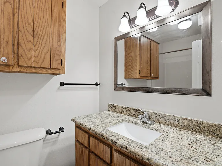 106 N Shaw St — Photo 9