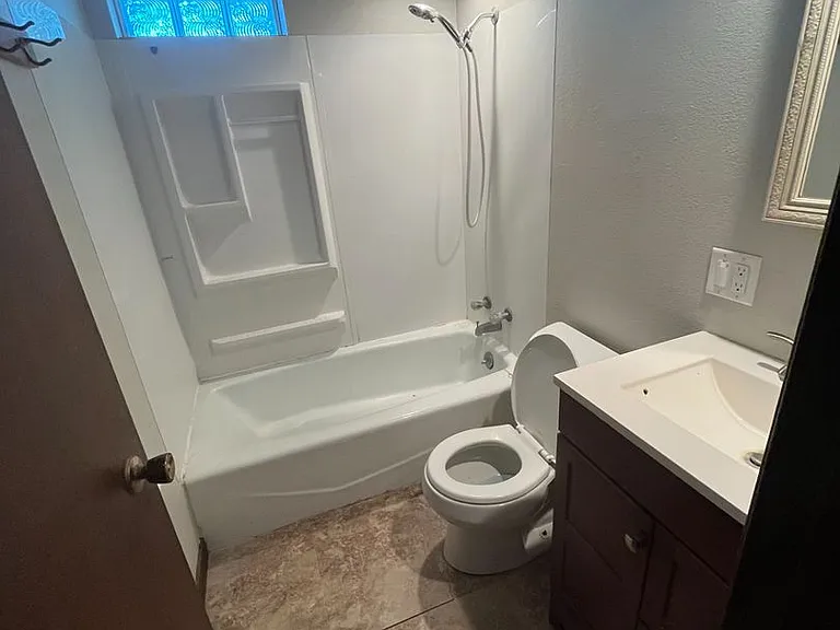 806 Cedar River Dr — Photo 6