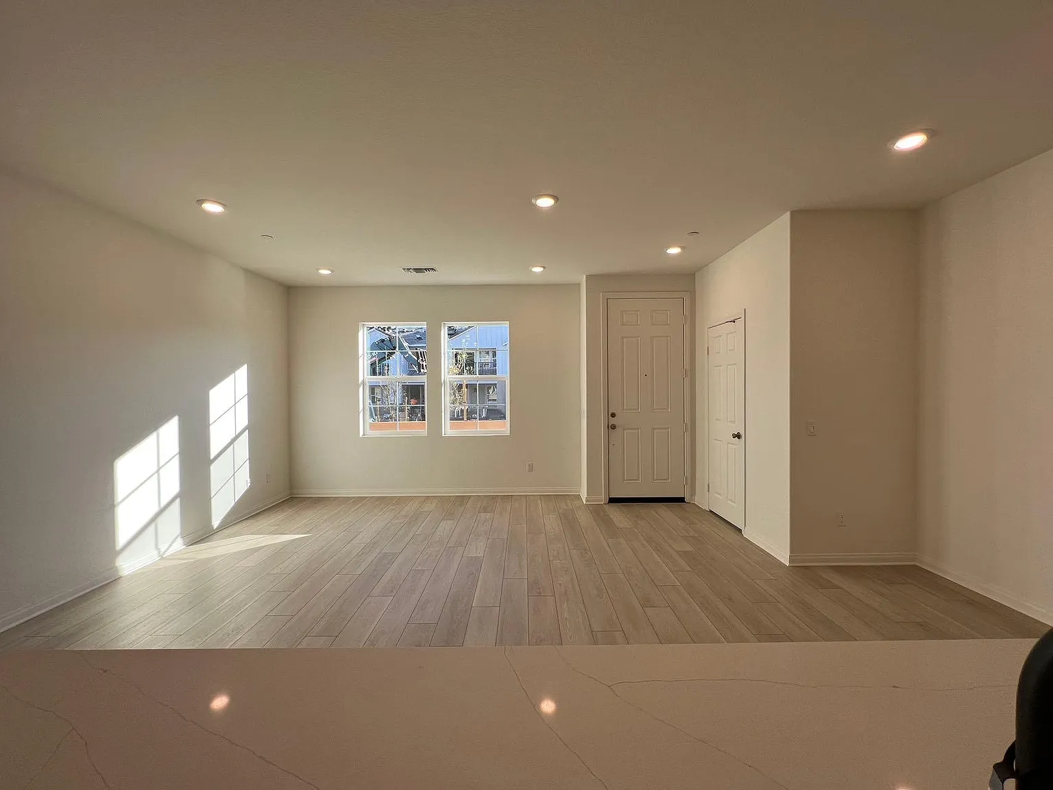 3 bed, 2.5 bath, 1455 sqft, $3,200 — Photo 4