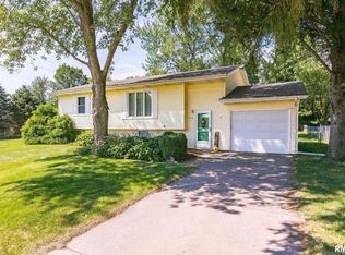 626 Terrace Dr, Blue Grass, IA 52726