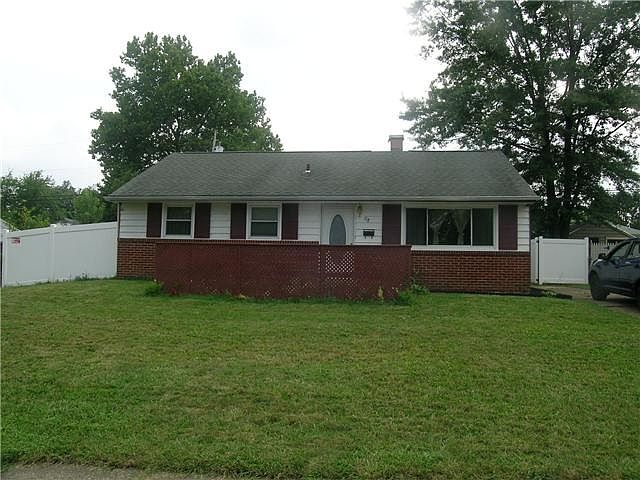 Brick & Vinyl Exterior