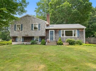 13 Robbins Ave, Old Lyme, CT 06371