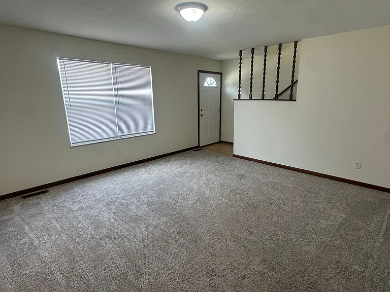 41 Campbell Dr — Photo 3
